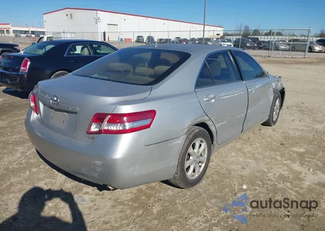 2010 Toyota Camry Le z USA, uszkodzony, nr VIN 4T1BF3EK3AU545375